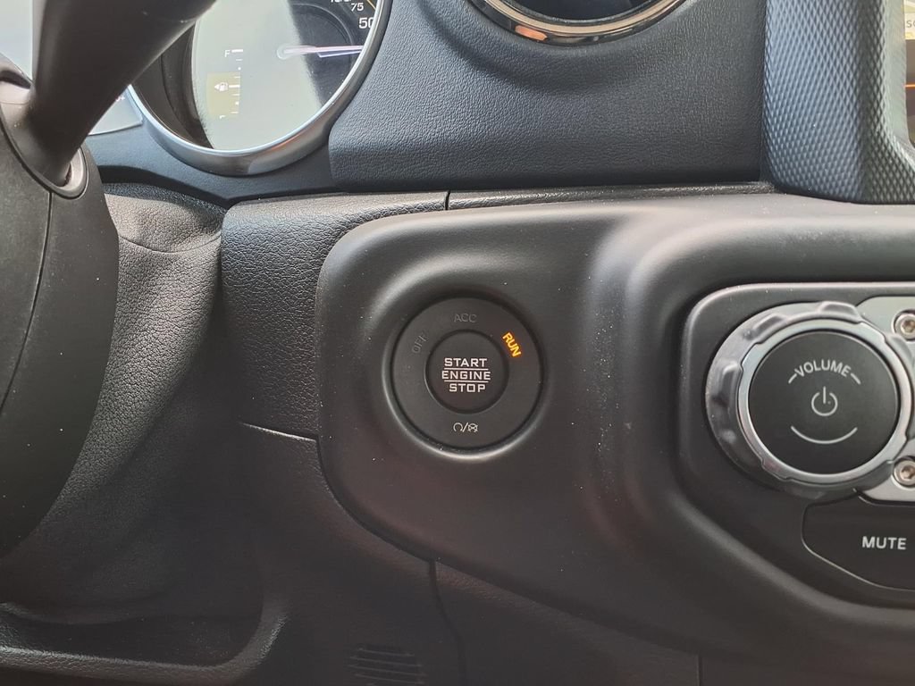 Used 2021 Jeep Wrangler Unlimited Sahara AWD/4WD image 31