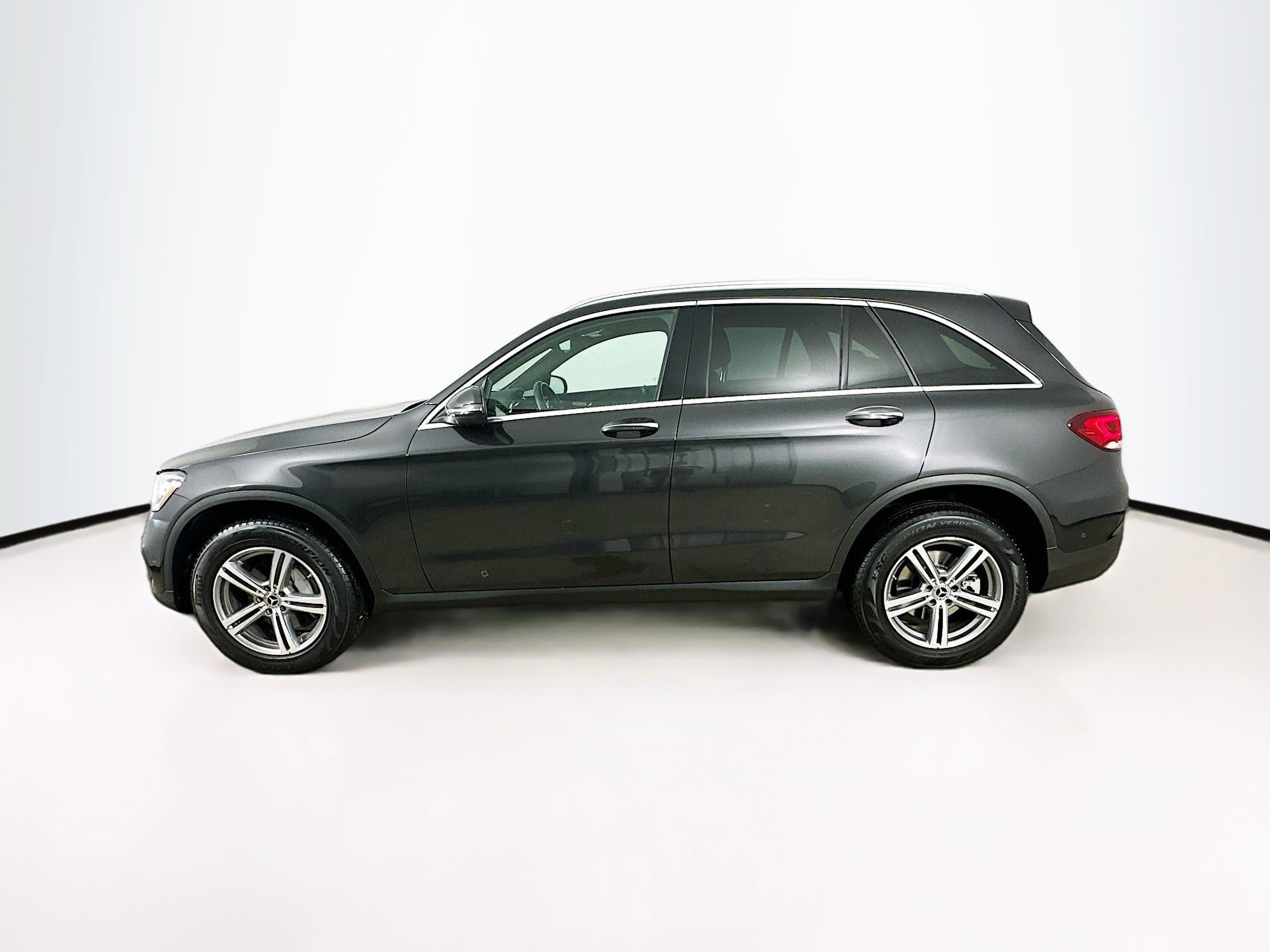 Used 2022 Mercedes-Benz GLC 300 4MATIC w/ Multimedia Package Lite image 4