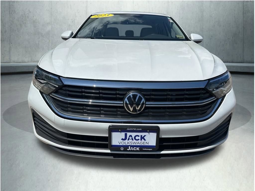 Used 2023 Volkswagen Jetta SE FWD image 11