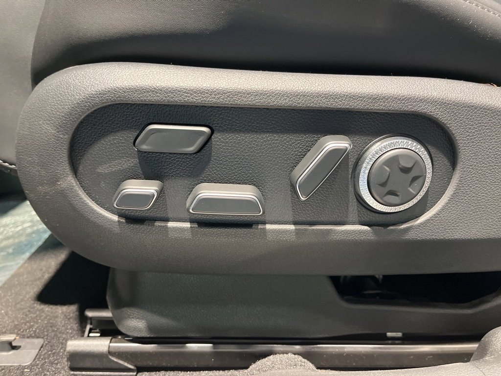 New 2024 Genesis GV60 RWD image 14