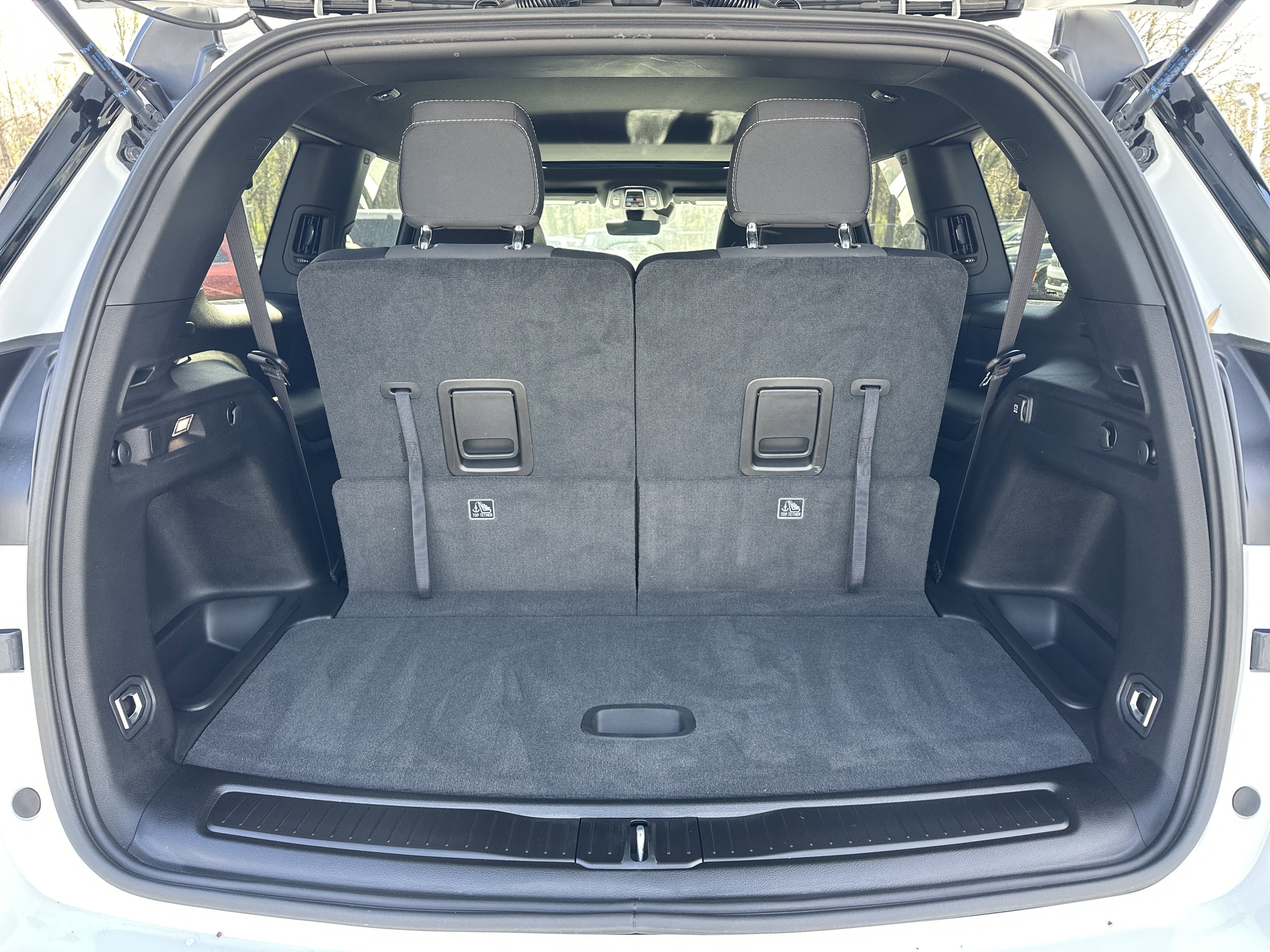 Used 2025 Jeep Grand Cherokee L Laredo image 6