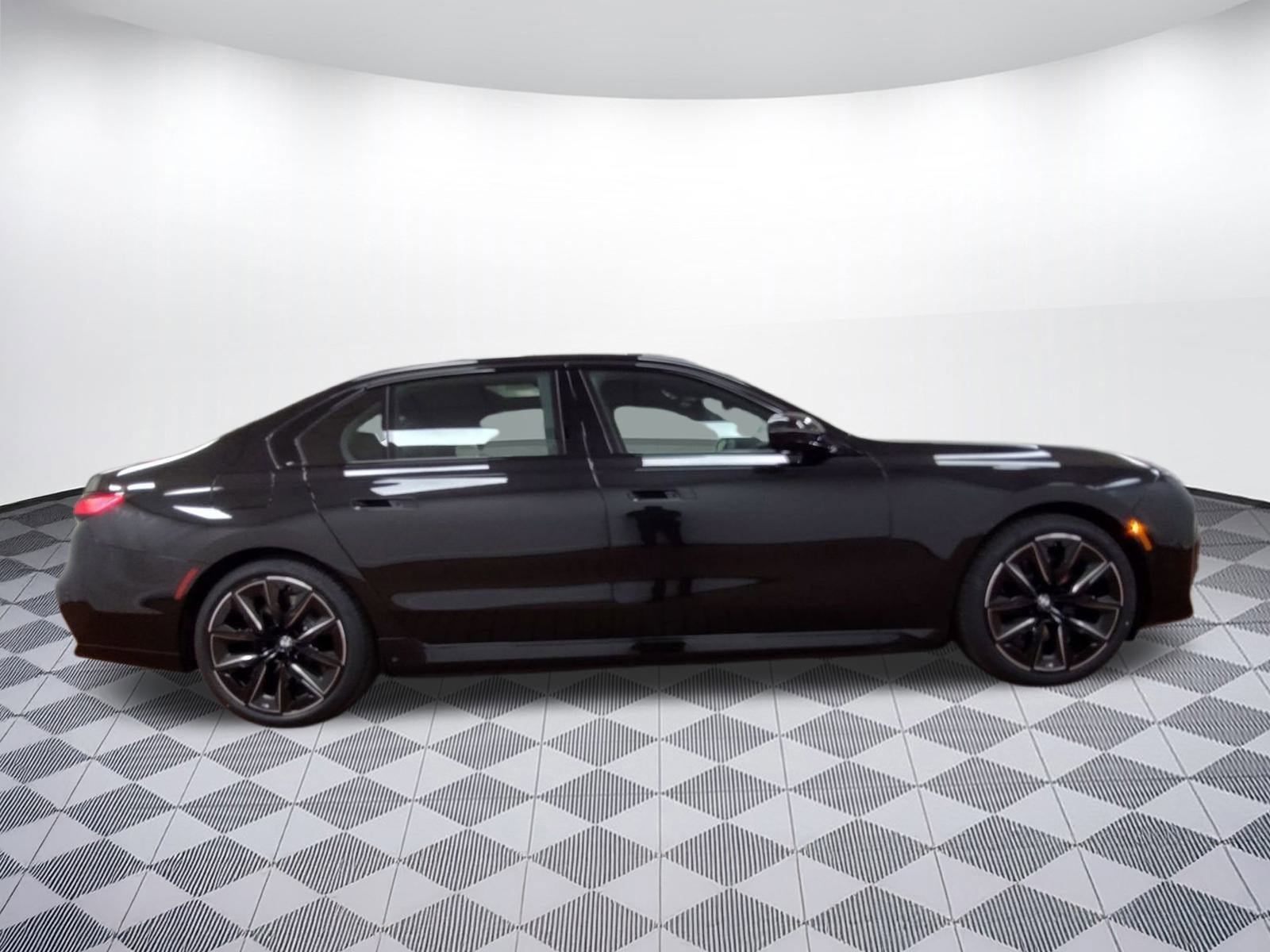 Used 2026 BMW 750e xDrive image 7