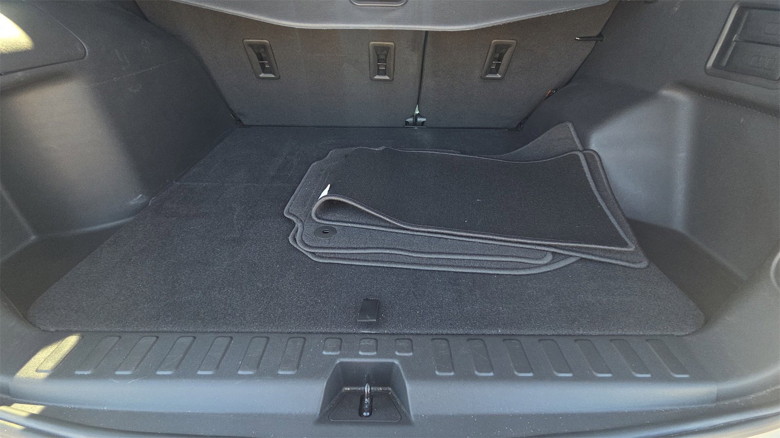 Used 2023 Chevrolet Equinox LT w/ Driver Convenience Package image 16