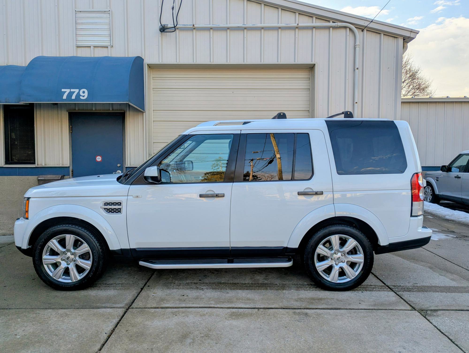 Used 2013 Land Rover LR4 HSE LUX image 2