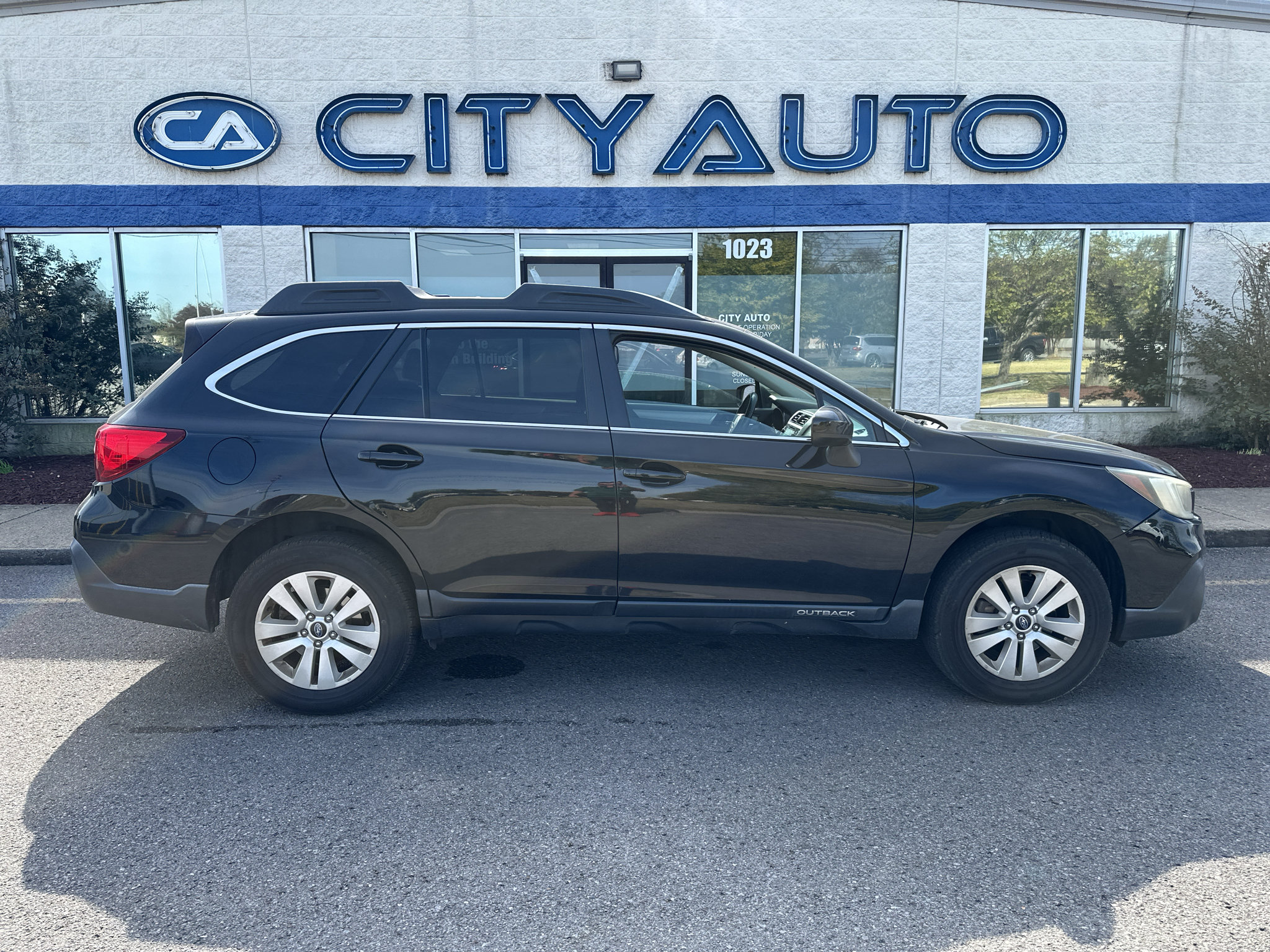 Used 2018 Subaru Outback 2.5i Premium AWD/4WD image 3