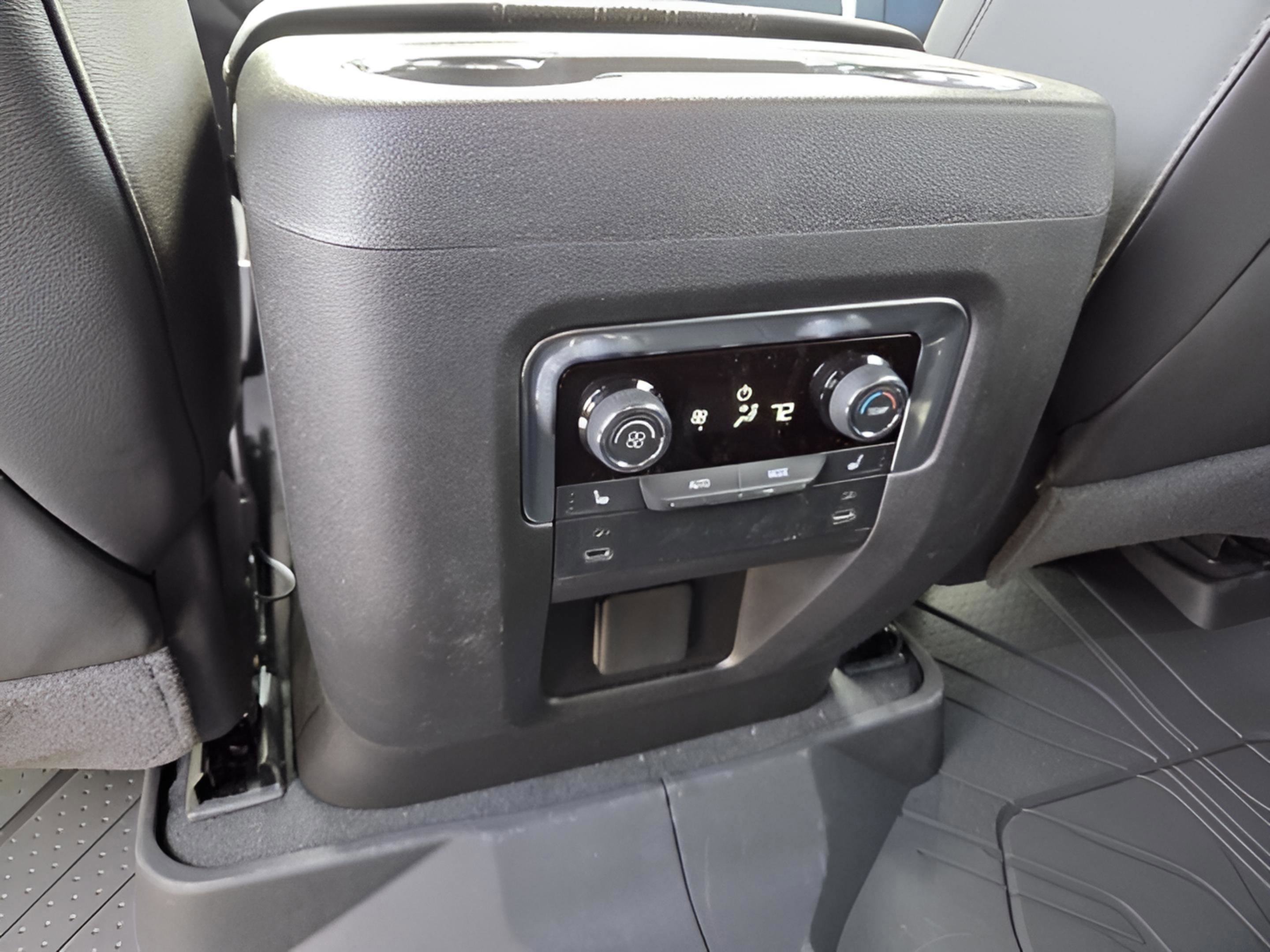 New 2026 Chevrolet Suburban High Country image 12