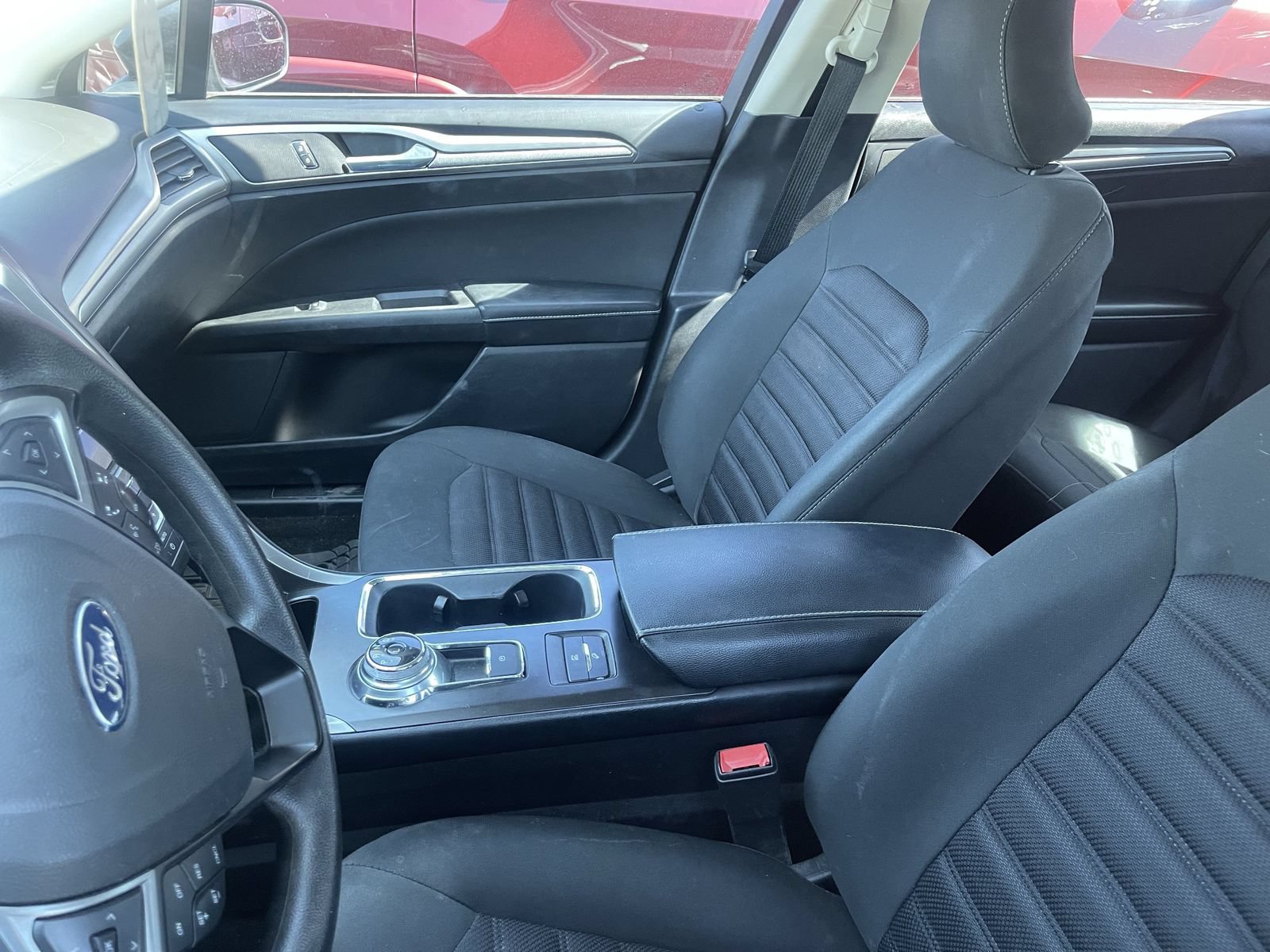 Used 2018 Ford Fusion SE FWD image 10