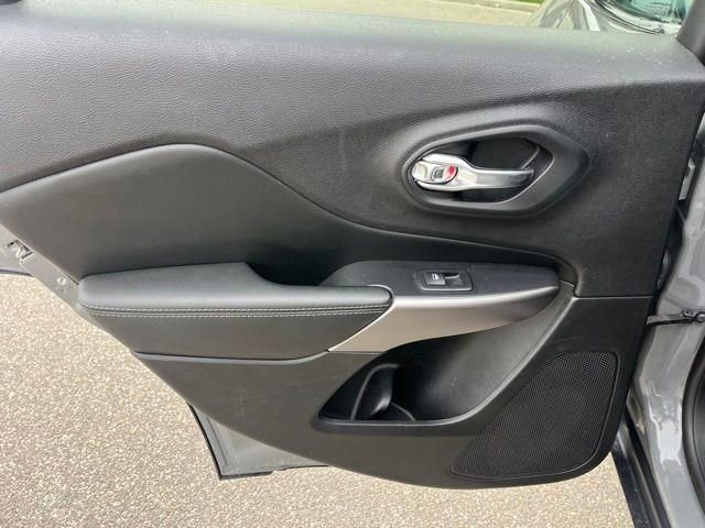 Used 2021 Jeep Cherokee Latitude Lux image 17