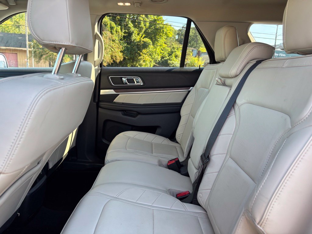 Used 2019 Ford Explorer Limited w/ Limited Luxury Package FWD image 23