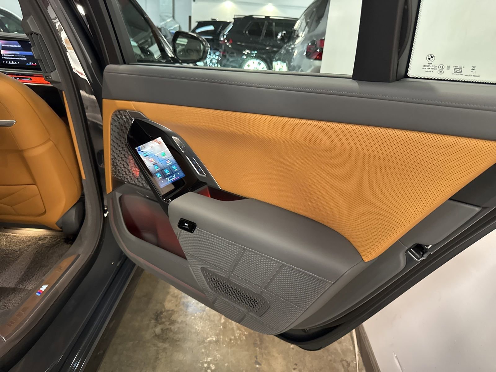 Used 2025 BMW i7 xDrive60 image 22