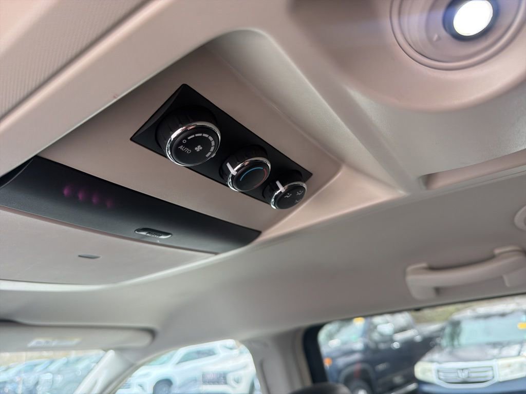 Used 2014 Chrysler Town & Country Touring image 21