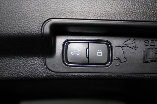 Used 2020 Ford Explorer XLT AWD/4WD image 24
