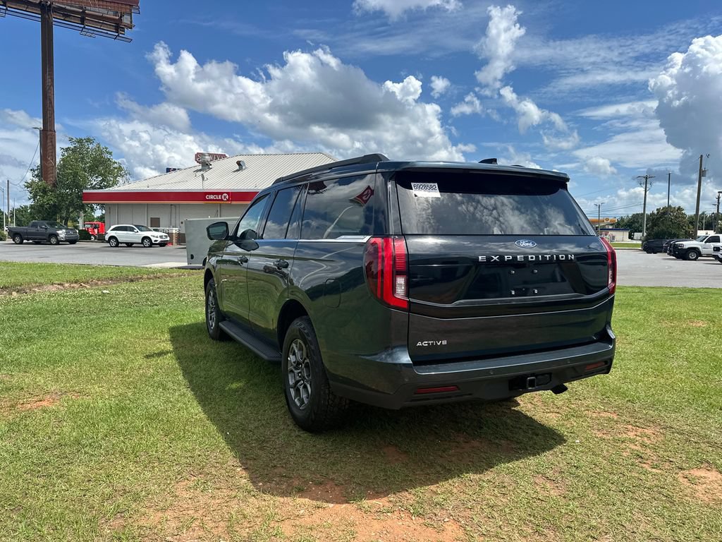 Certified 2025 Ford Expedition Active AWD/4WD image 5