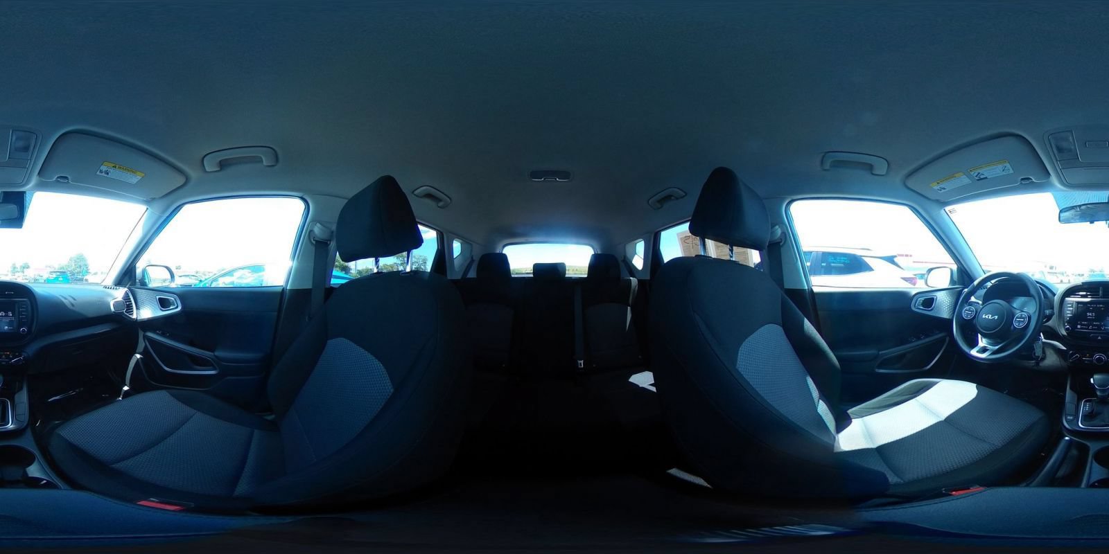 Used 2025 Kia Soul LX w/ LX Technology Package FWD image 32