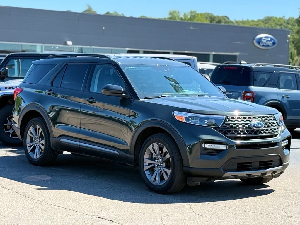 Used 2024 Ford Explorer XLT w/ Equipment Group 202A AWD/4WD image 31