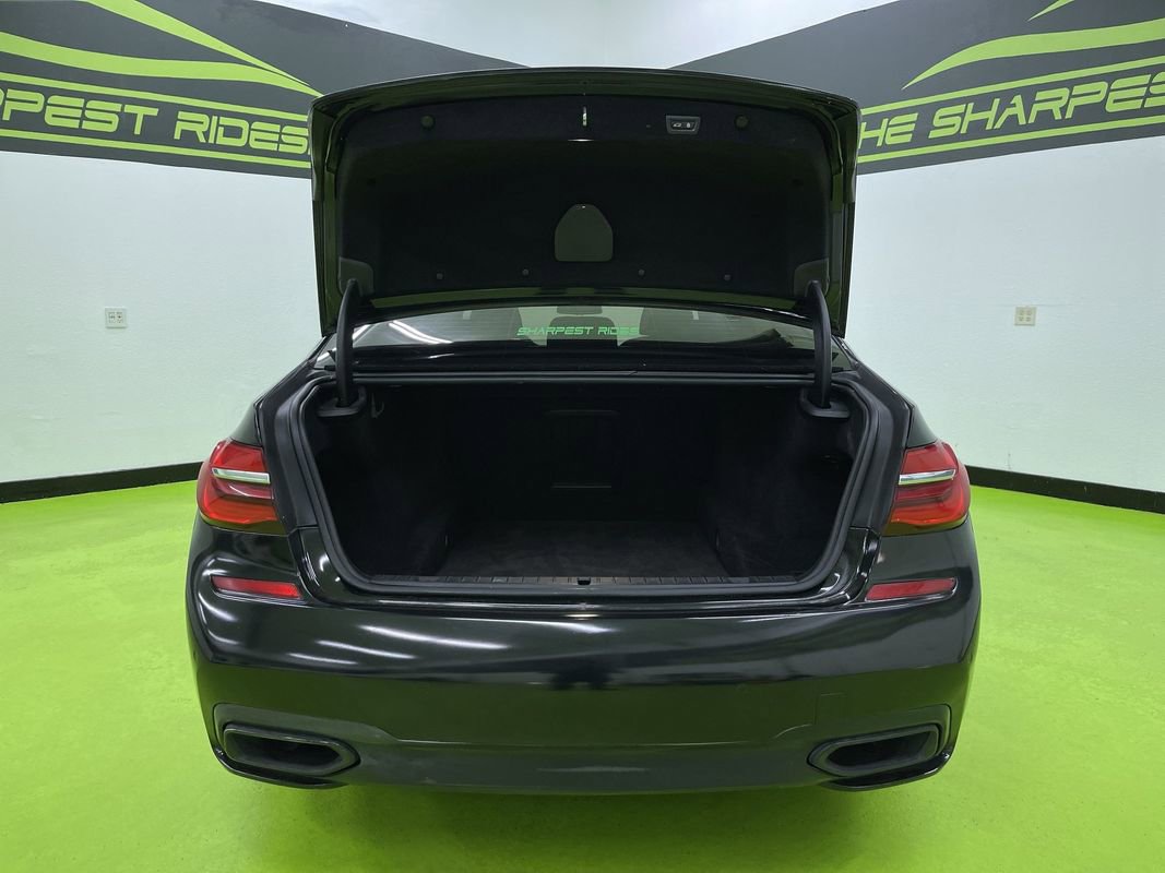 Used 2017 BMW 750i image 9