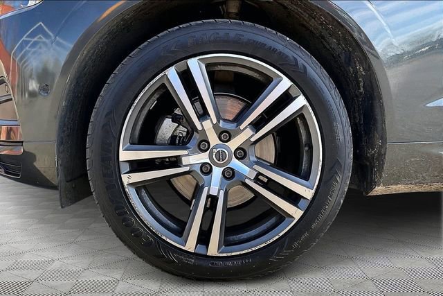 Used 2018 Volvo XC60 T5 Momentum w/ Convenience Package image 21