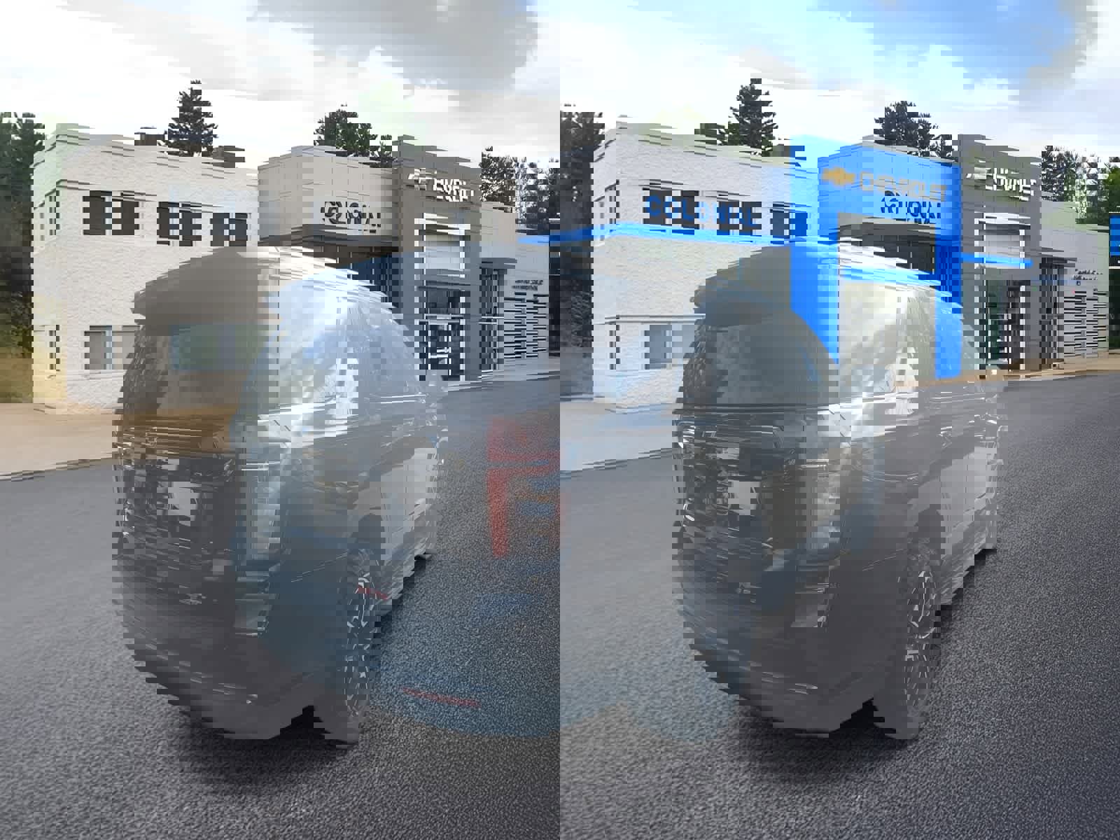 Used 2022 Chevrolet Tahoe RST w/ Luxury Package AWD/4WD image 4