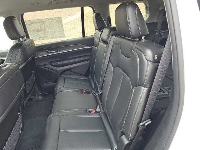 New 2023 Jeep Grand Cherokee L Limited AWD/4WD image 15