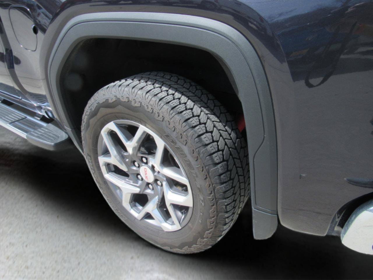 Used 2023 GMC Sierra 1500 SLT w/ SLT Premium Plus Package AWD/4WD image 4