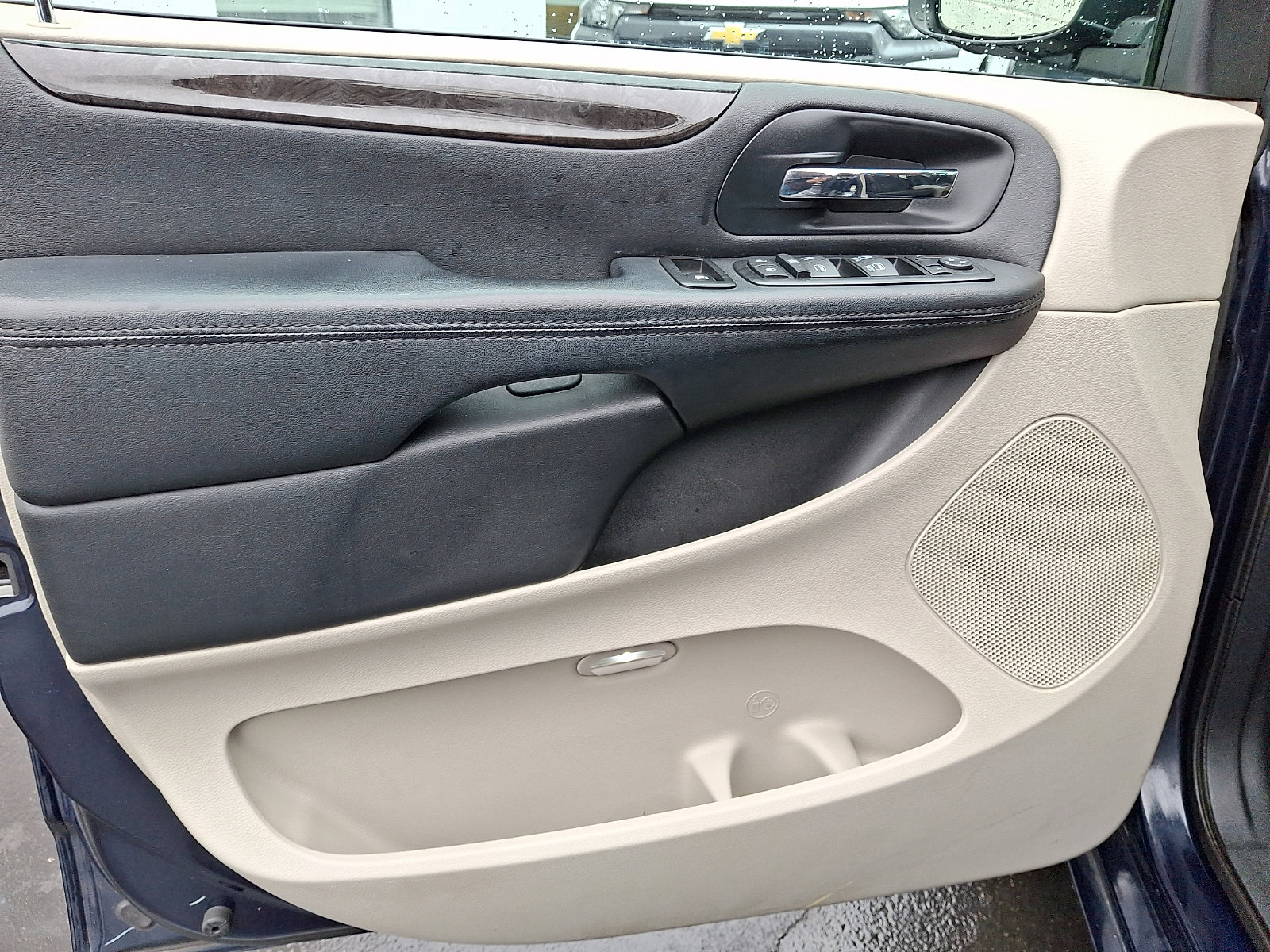 Used 2016 Dodge Grand Caravan SXT w/ Rear Park Assist Package image 14