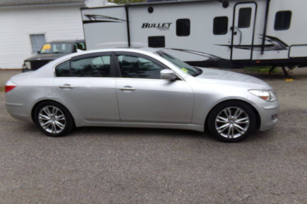 Used 2009 Hyundai Genesis 4.6 w/ Technology Pkg 5 RWD image 4
