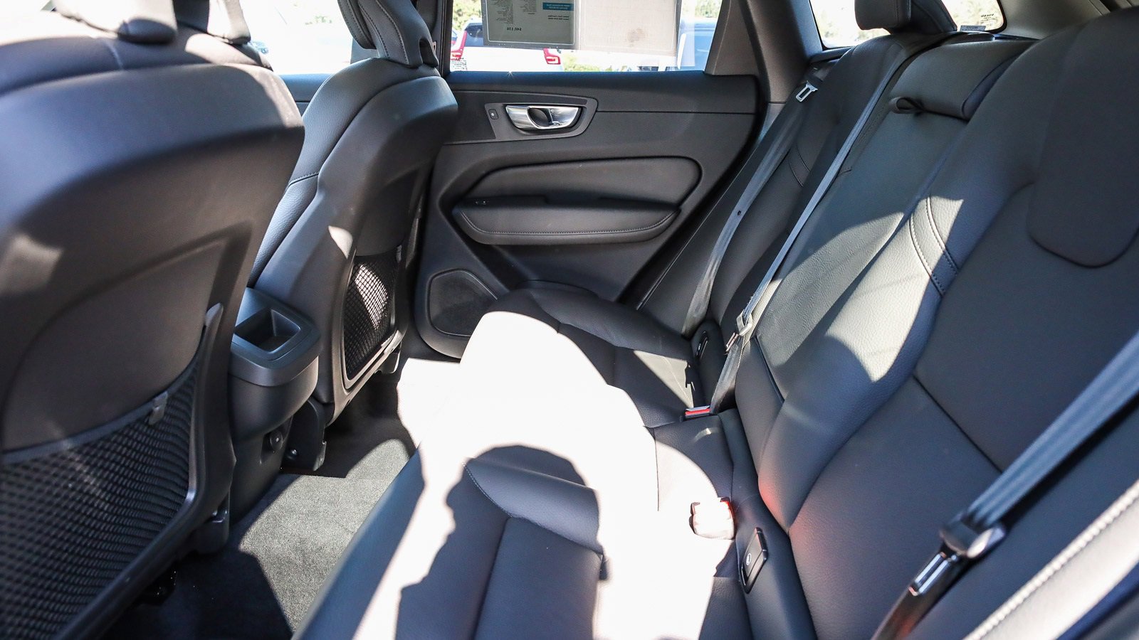 Used 2025 Volvo XC60 B5 Plus image 18