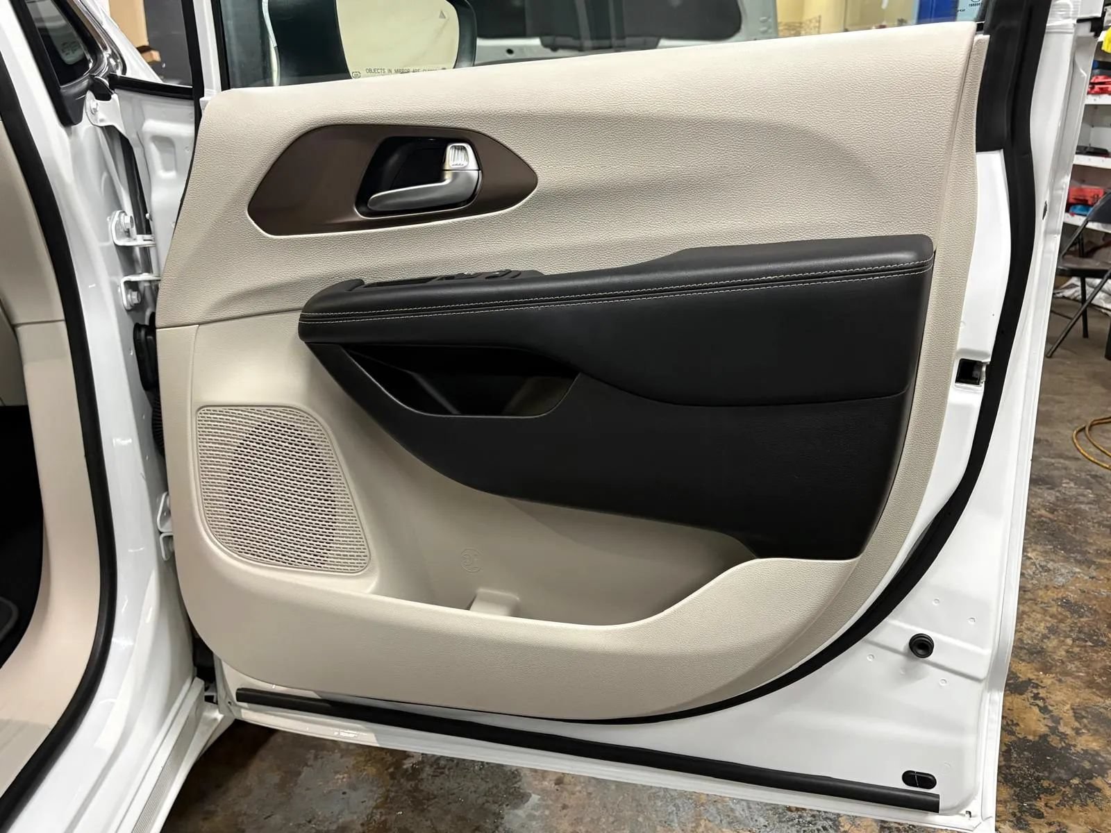 Used 2021 Chrysler Voyager Lxi FWD image 30