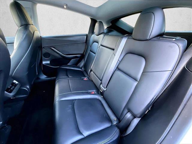 Used 2022 Tesla Model Y Long Range image 28