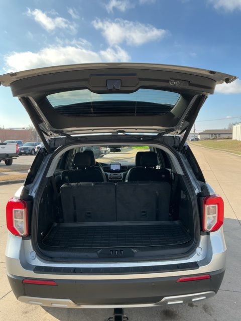 Used 2024 Ford Explorer XLT w/ Equipment Group 202A image 5