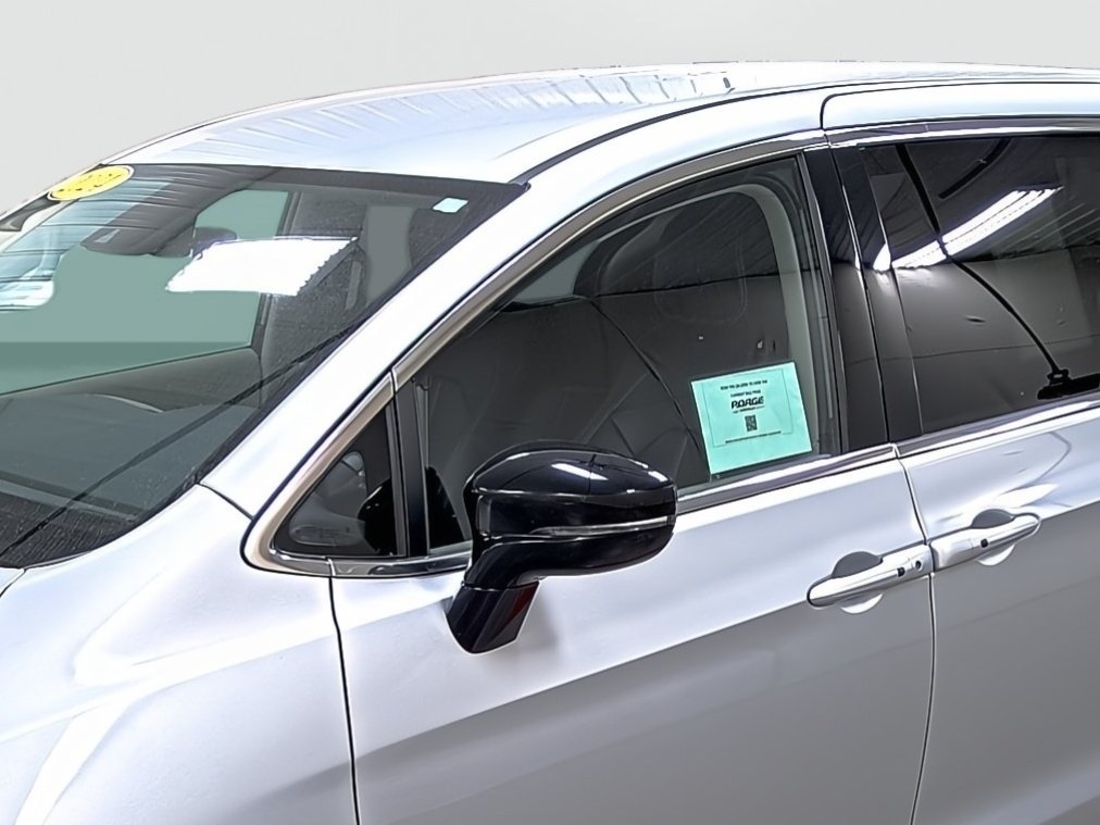 Used 2024 Chrysler Pacifica Touring-L FWD image 8