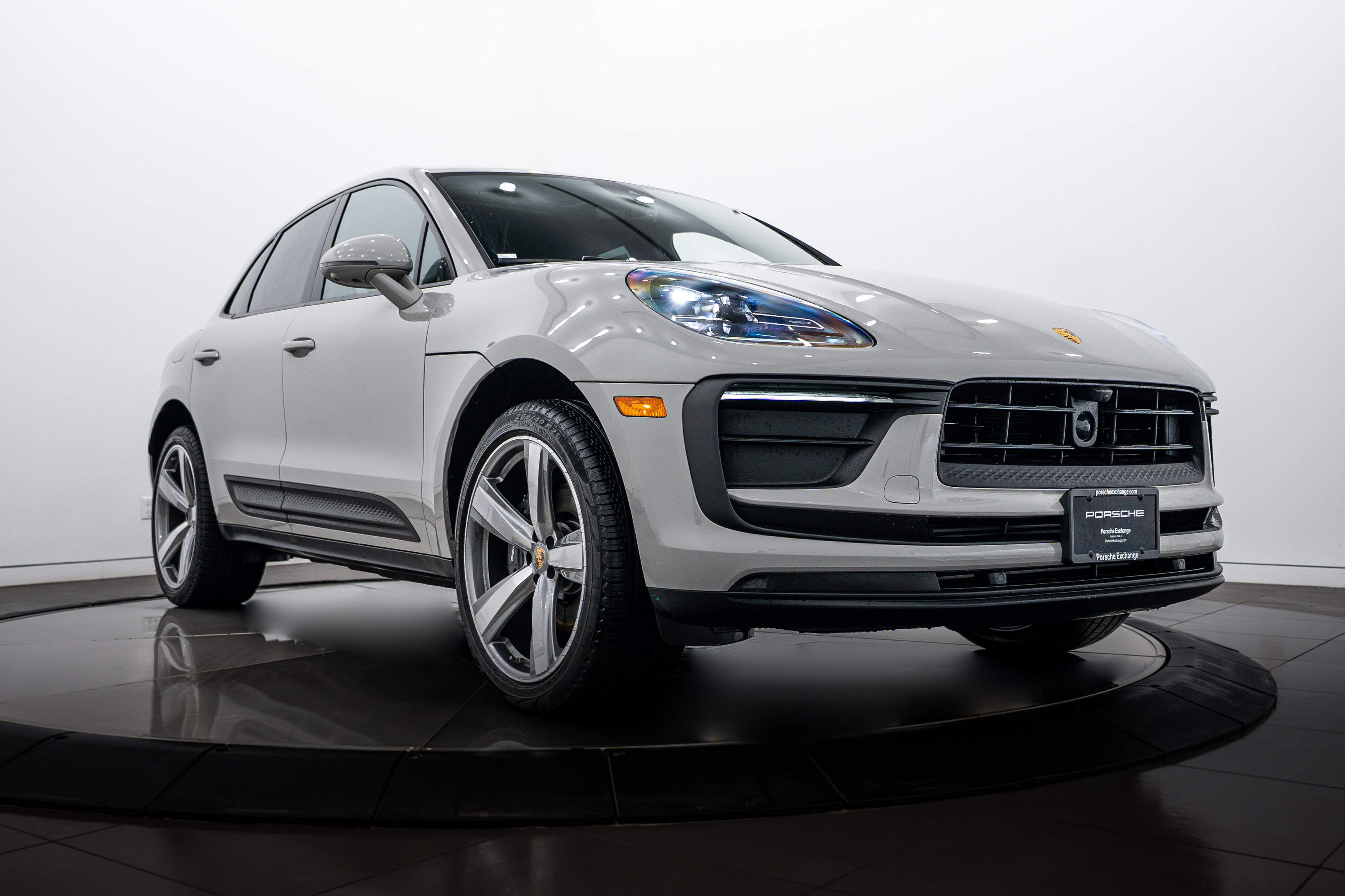 Certified 2026 Porsche Macan image 9
