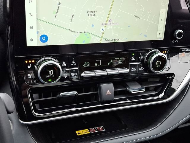 Used 2025 Toyota Highlander Platinum image 16