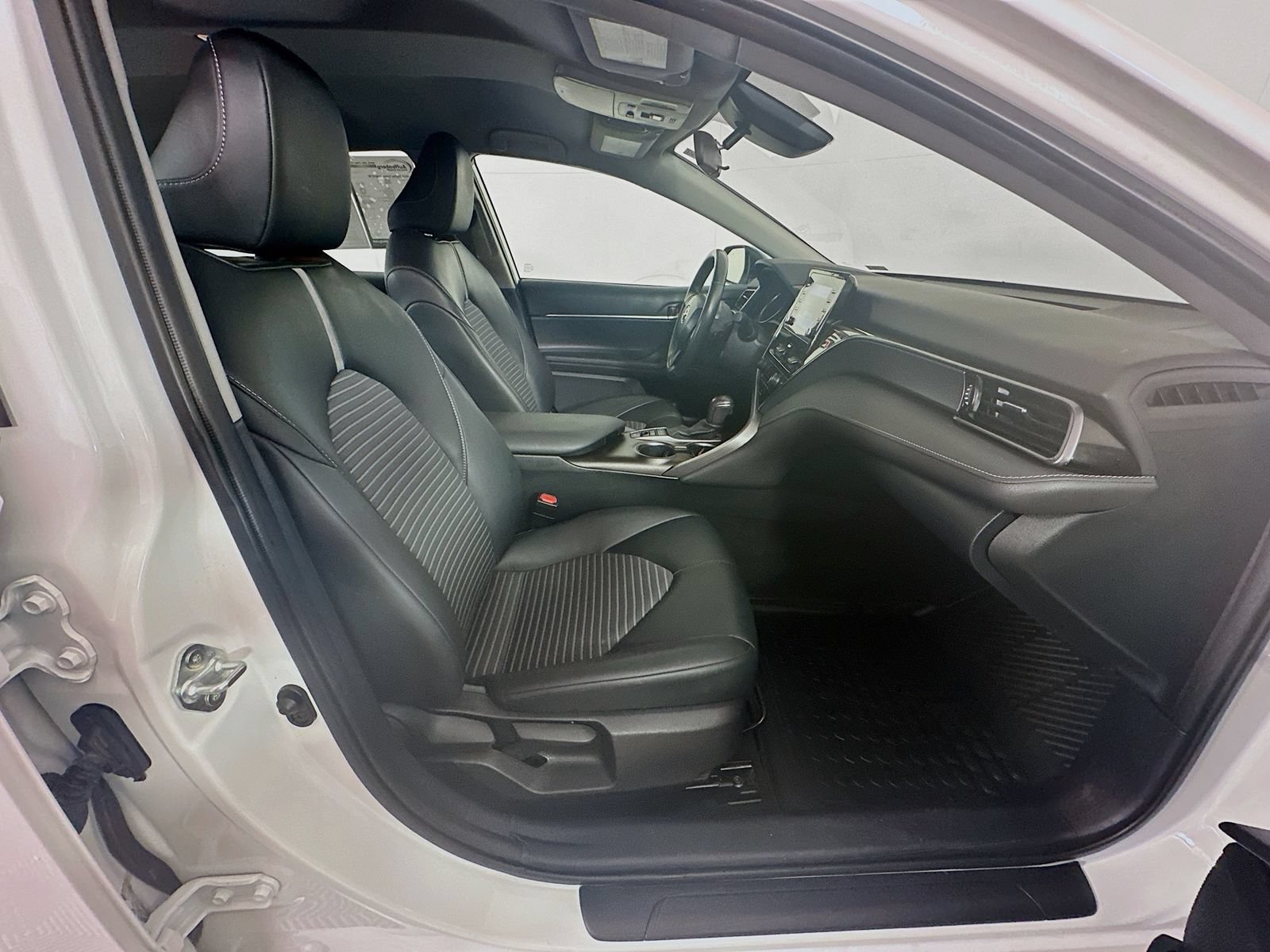 Used 2023 Toyota Camry SE FWD image 25