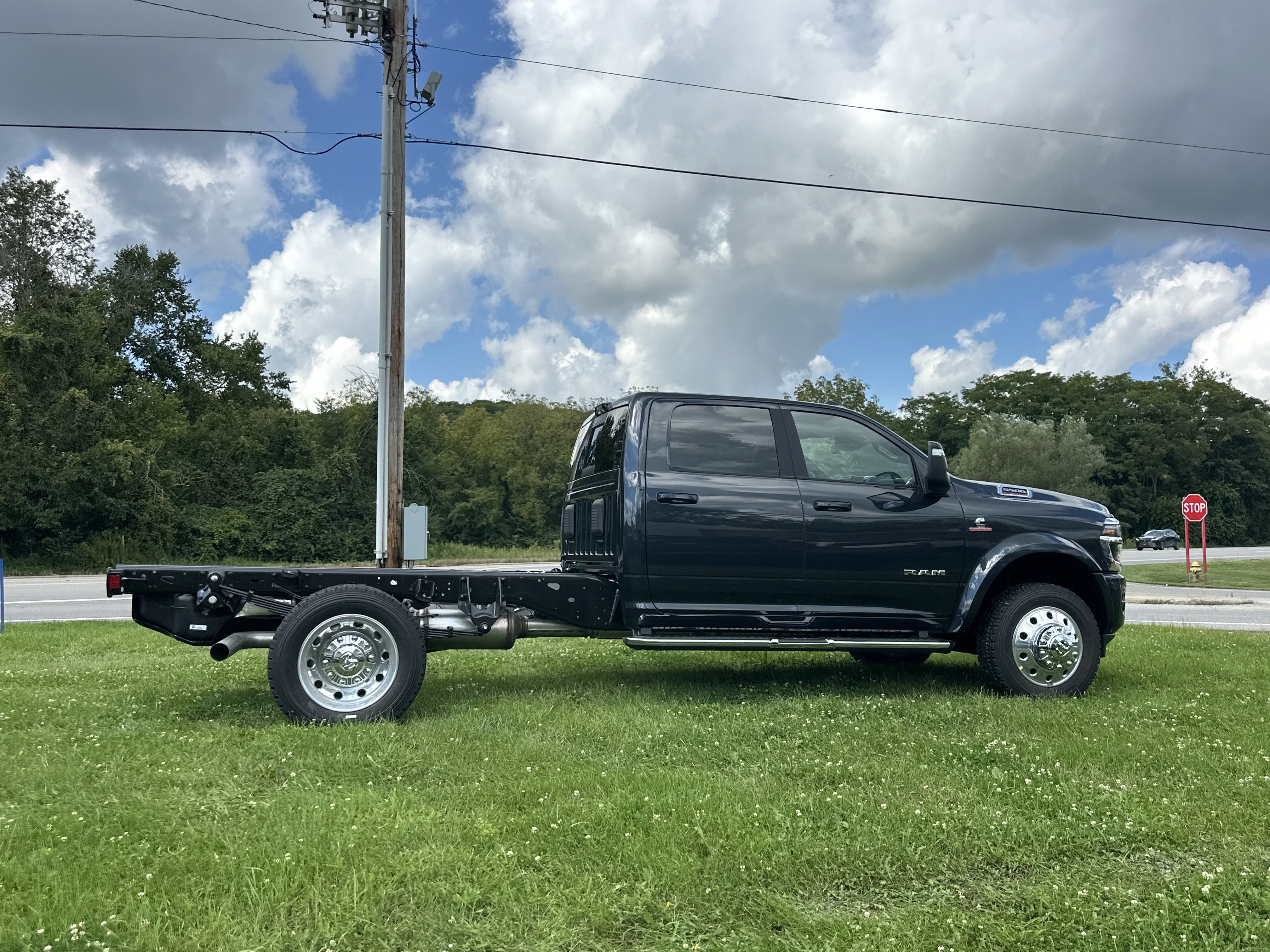 New 2027 RAM 5500 4x4 Crew Cab w/ Laramie Trim Package image 19