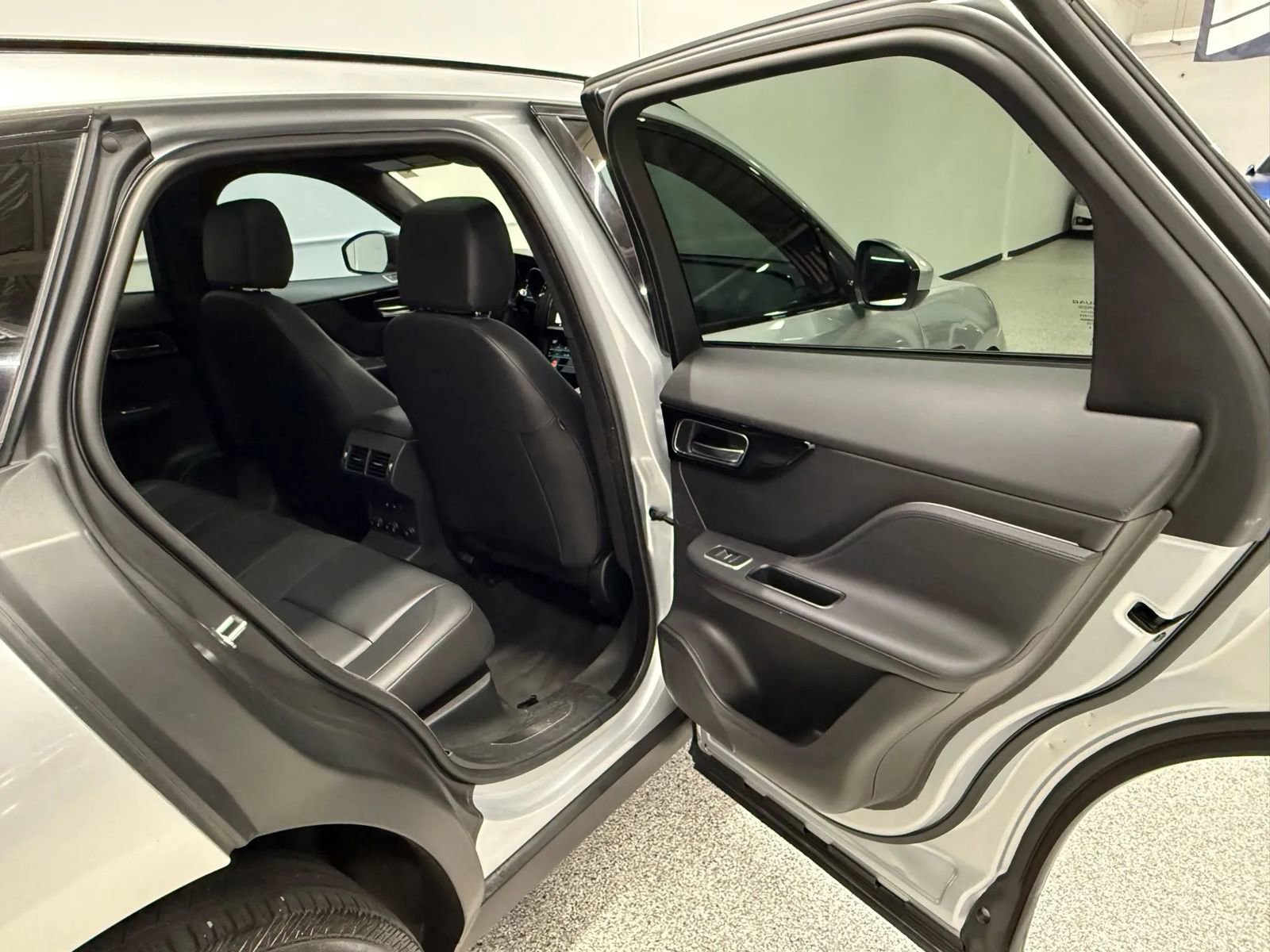 Used 2019 Jaguar F-PACE Premium image 61