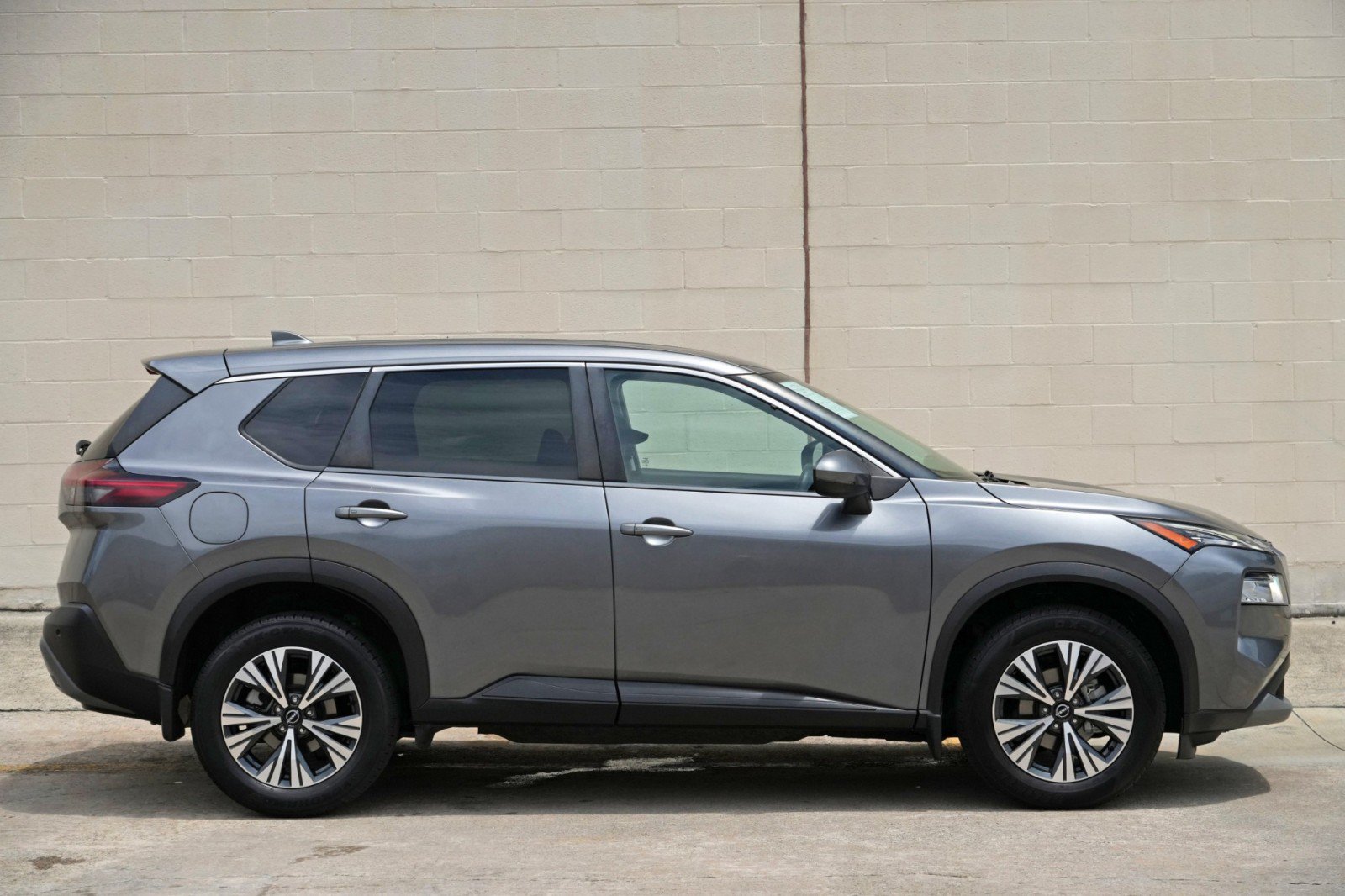 Used 2022 Nissan Rogue SV FWD image 46