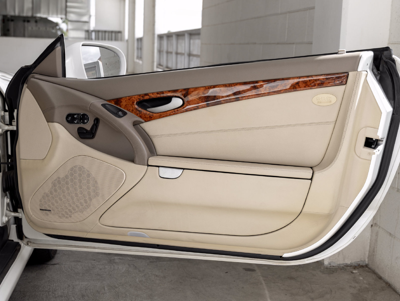Used 2011 Mercedes-Benz SL 550 image 20