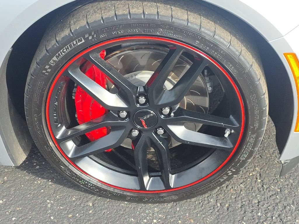 Used 2017 Chevrolet Corvette Stingray Convertible RWD image 11