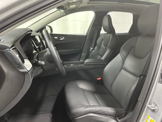 Used 2025 Volvo XC60 B5 Plus image 8