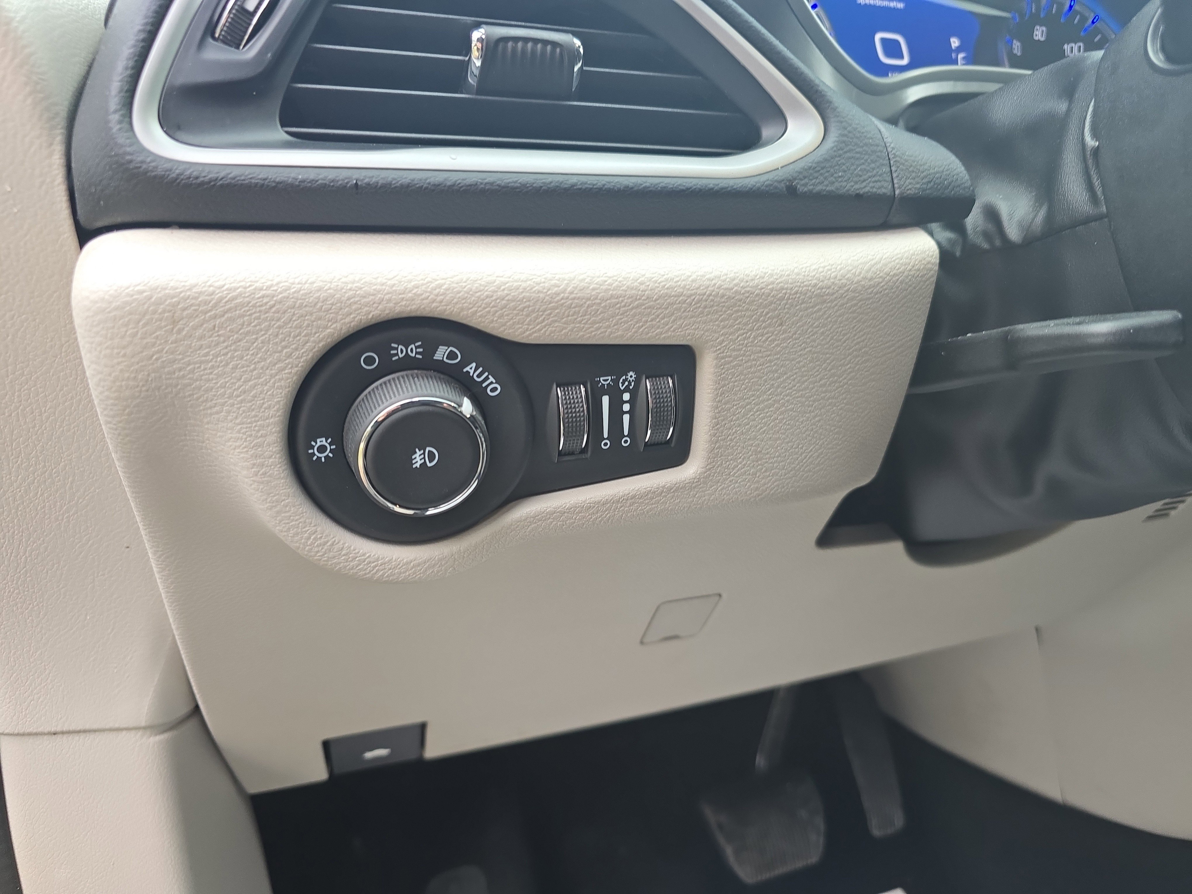 Used 2024 Chrysler Pacifica Touring-L image 20
