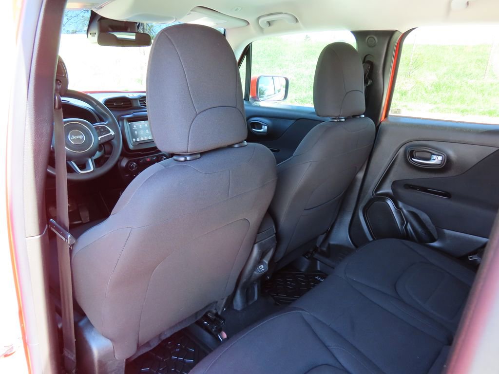Used 2019 Jeep Renegade Latitude AWD/4WD image 21