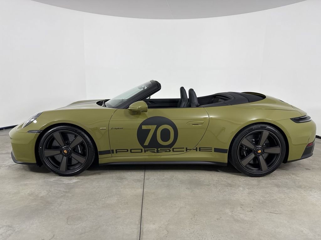 New 2026 Porsche 911 GTS image 2