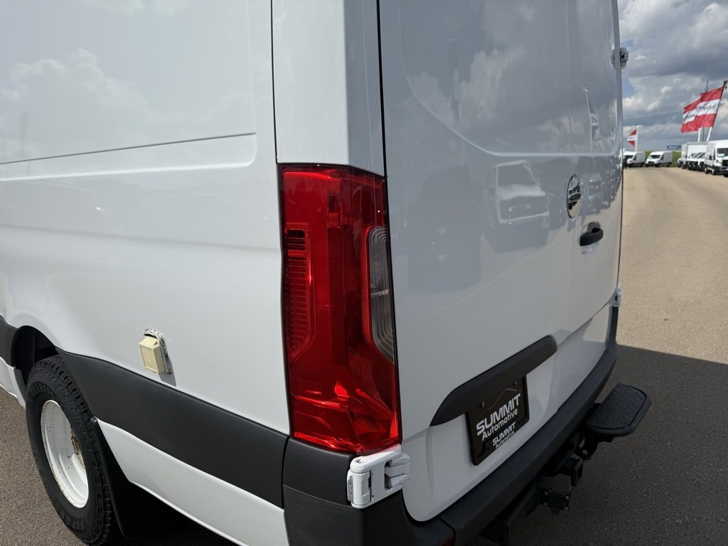 Used 2019 Freightliner Sprinter 2500 image 19