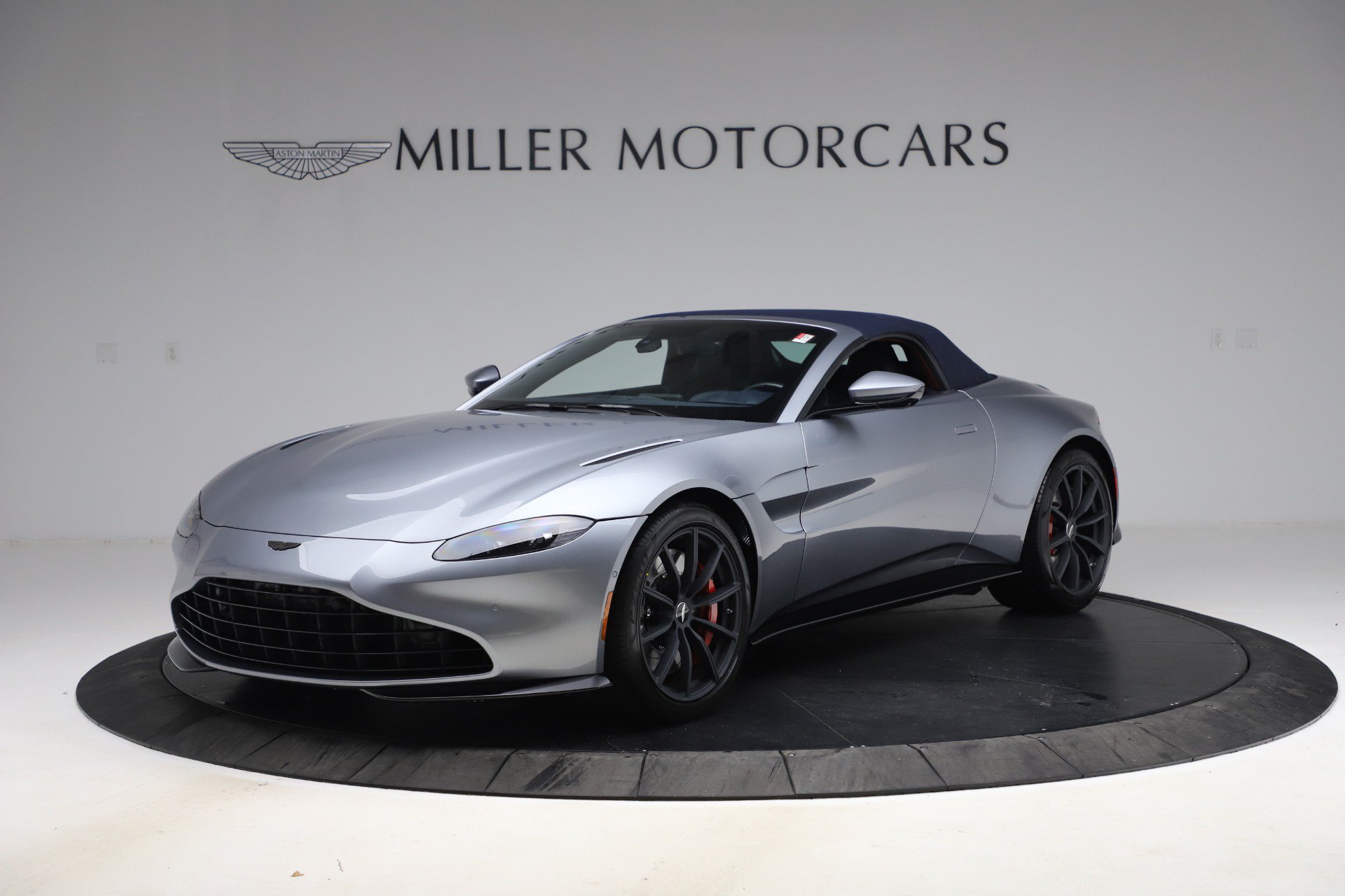 Used 2021 Aston Martin V8 Vantage Roadster RWD image 15