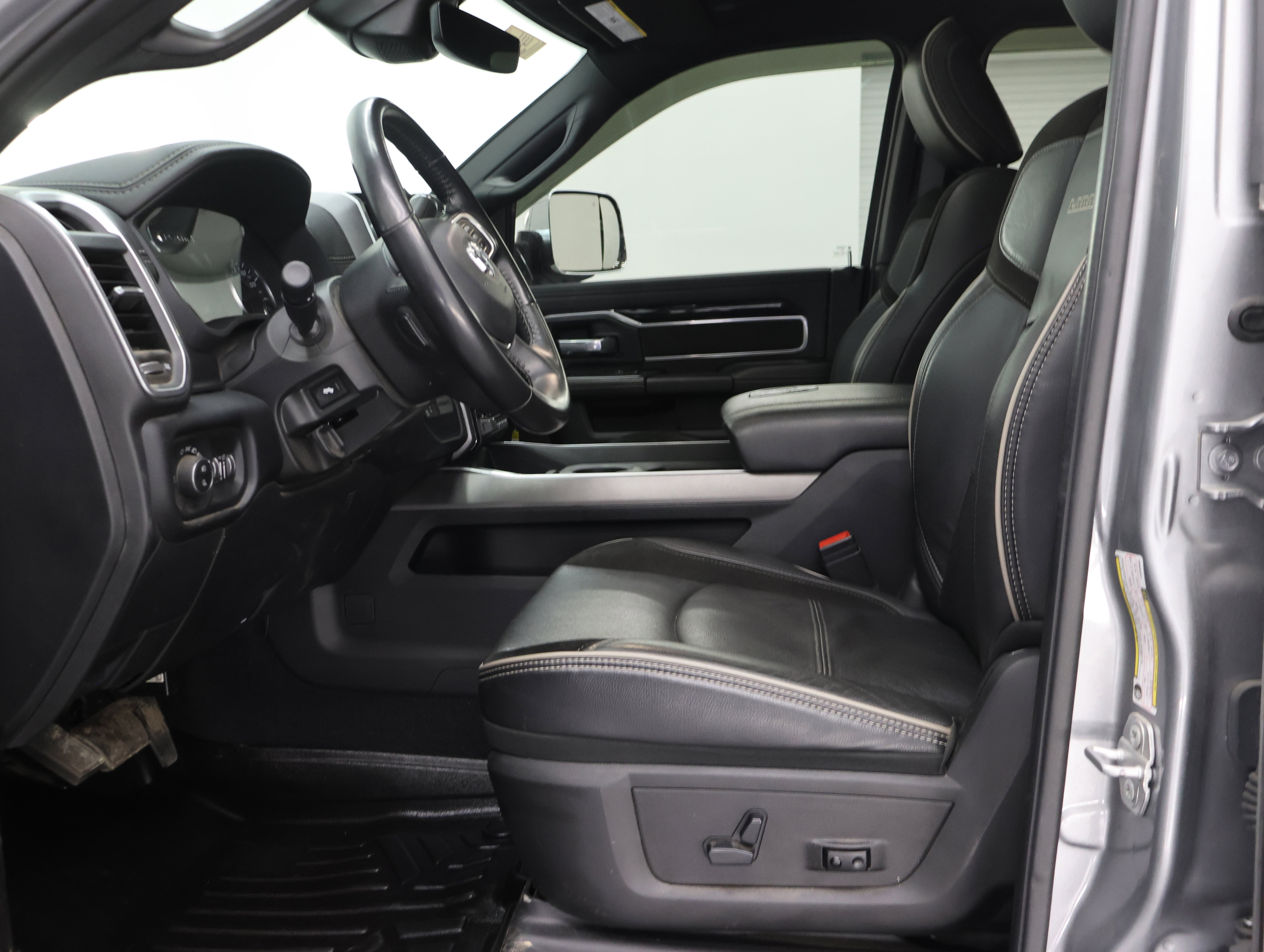 Used 2020 RAM 3500 Laramie AWD/4WD image 7