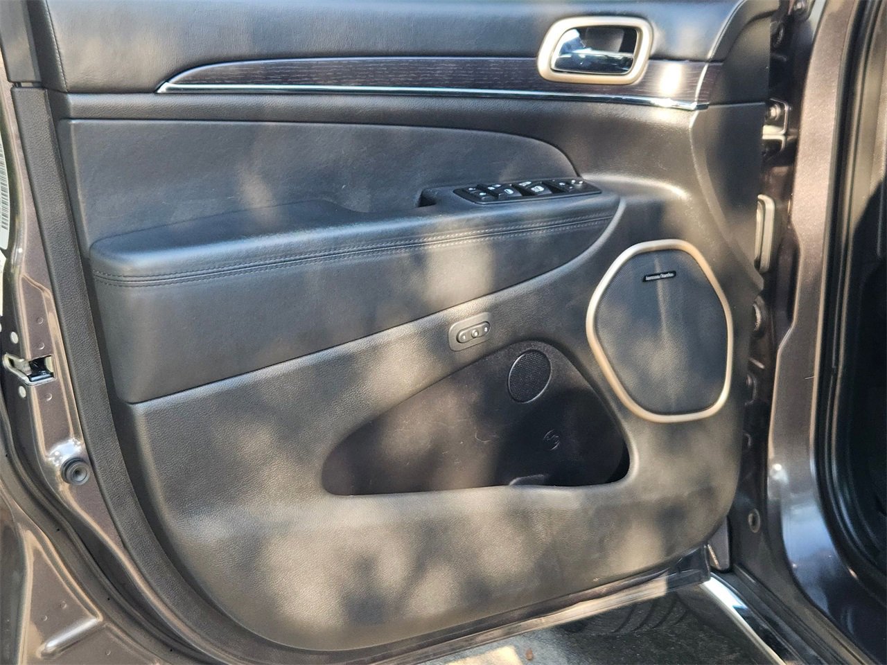 Used 2015 Jeep Grand Cherokee Summit image 7