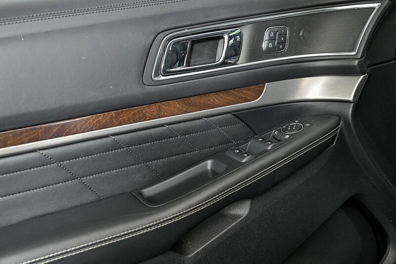 Used 2019 Ford Explorer Platinum AWD/4WD image 13