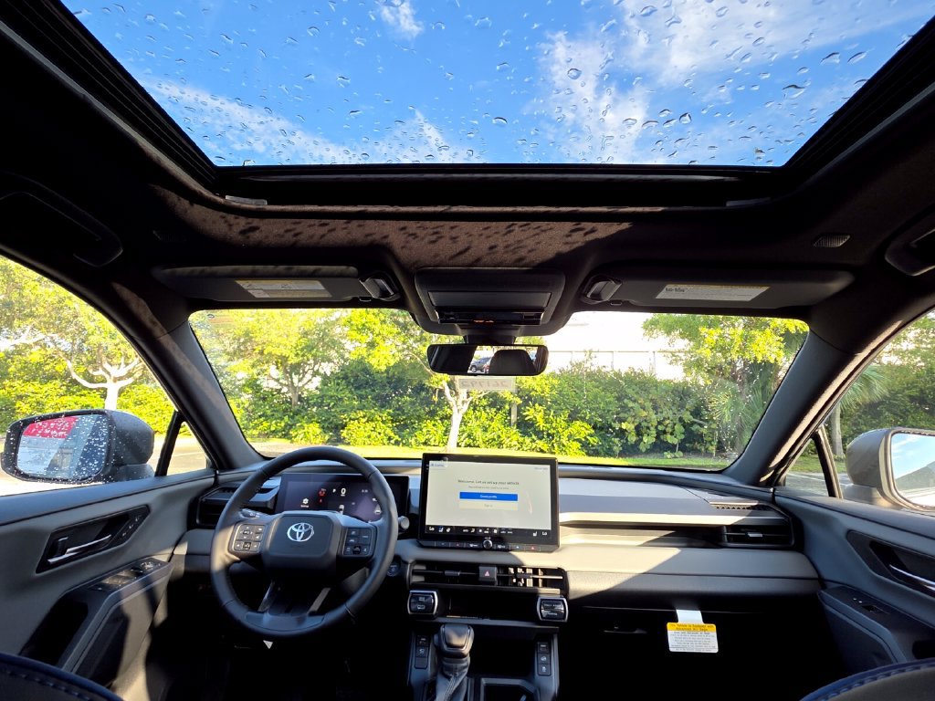 New 2026 Toyota RAV4 XSE AWD/4WD image 4