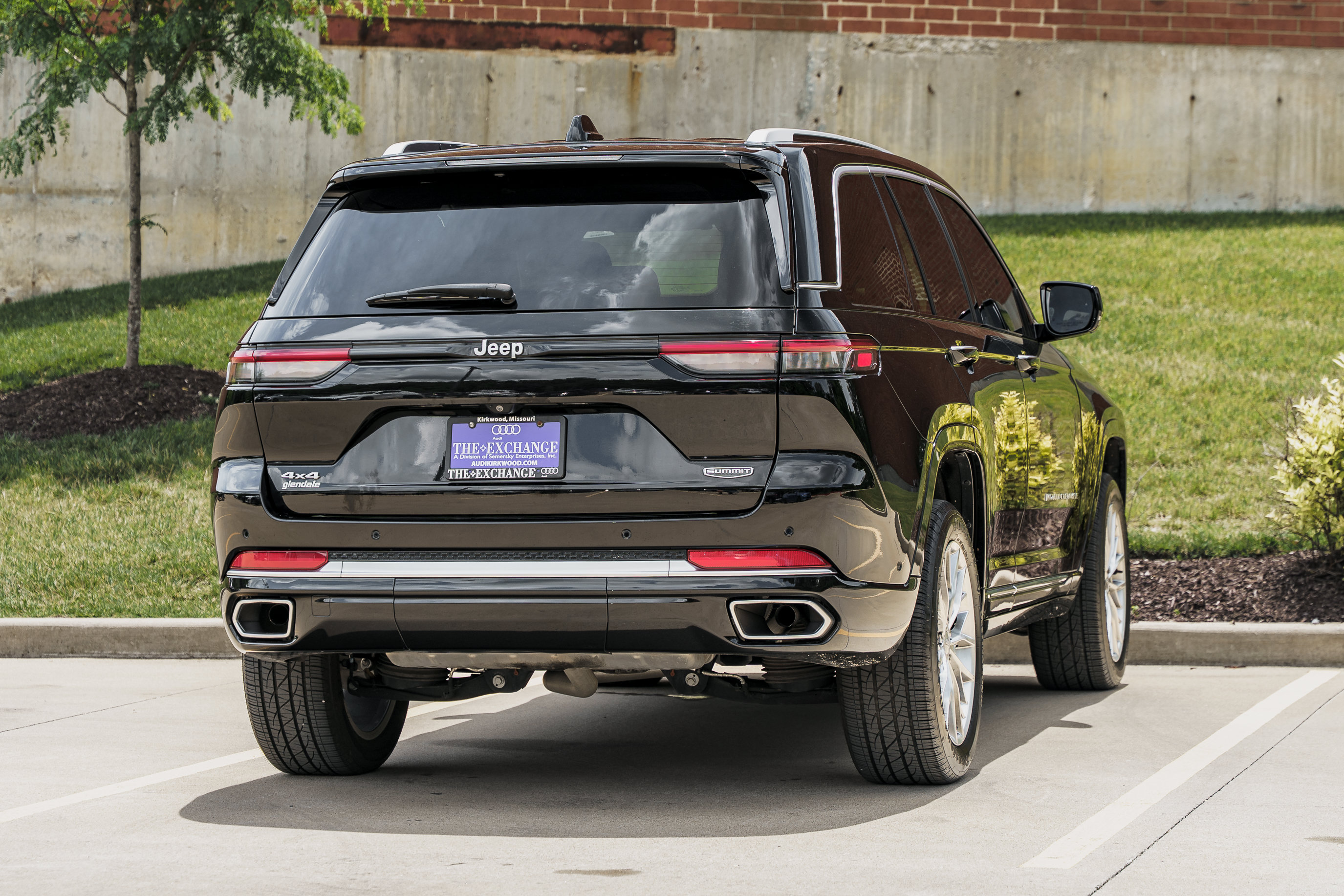 Used 2022 Jeep Grand Cherokee Summit AWD/4WD image 4